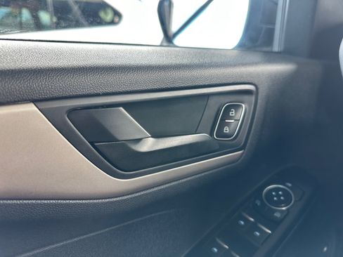 Used 2022 Ford Escape SE w/ SE Sport Appearance Package FWD image 17