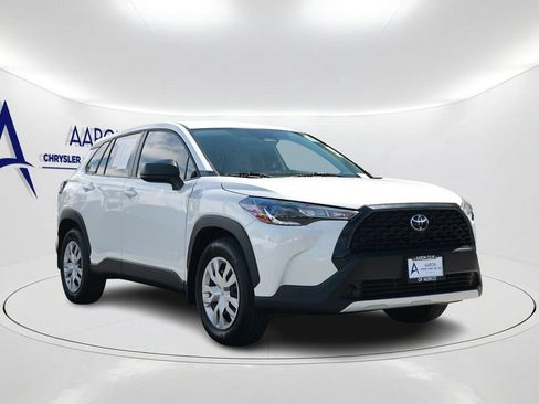Used 2025 Toyota Corolla Cross L FWD image 3