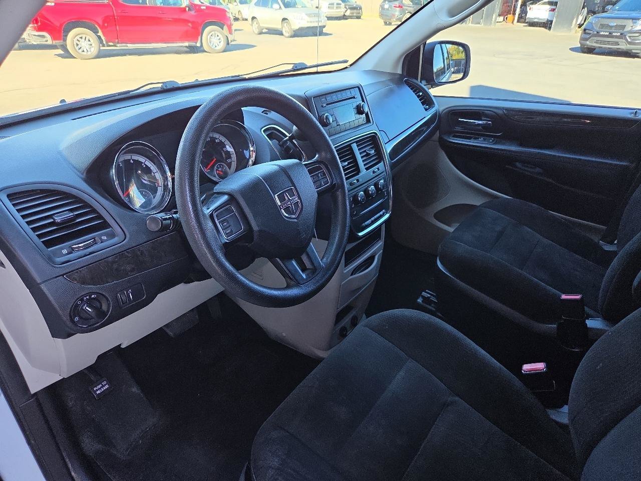 Used 2015 Dodge Grand Caravan American Value Package FWD image 9