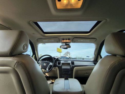 Used 2007 Cadillac Escalade AWD w/ Information Package image 16