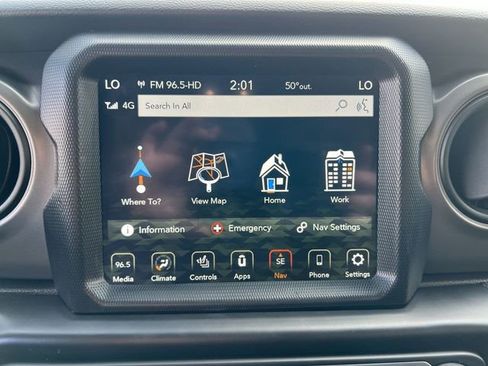 Used 2022 Jeep Gladiator Willys image 15