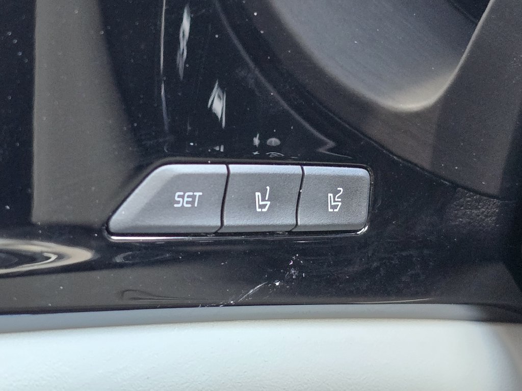 Certified 2024 Kia Carnival SX FWD image 33
