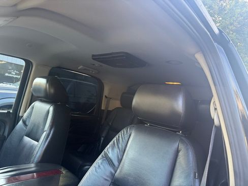 Used 2011 Cadillac Escalade AWD image 52