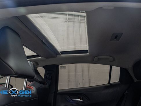 Used 2025 Toyota Prius Plug-In Hybrid image 31