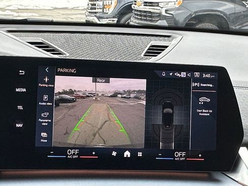 Used 2024 BMW X2 xDrive28i w/ Convenience Package image 16