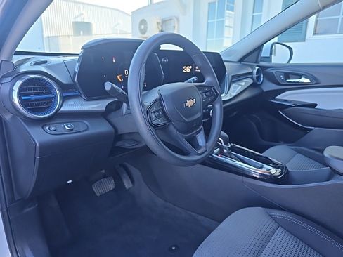 Used 2024 Chevrolet Trax LT image 15