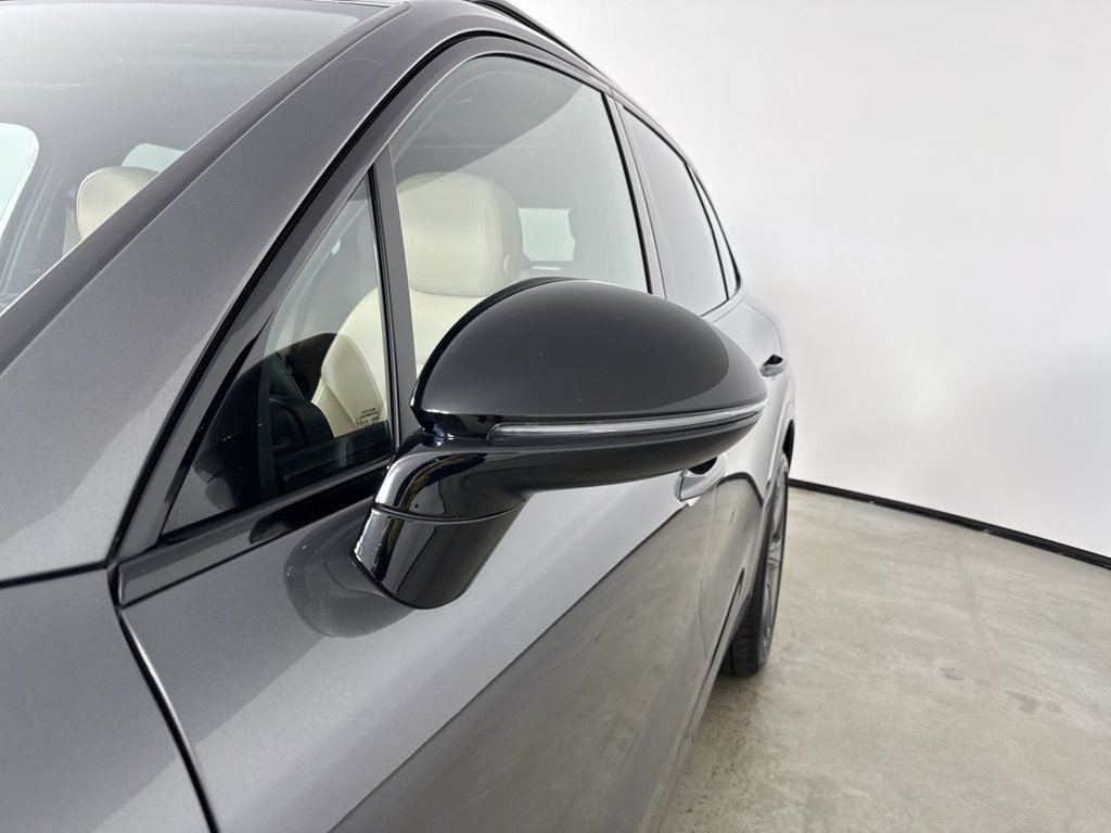Certified 2023 Porsche Cayenne AWD/4WD image 12