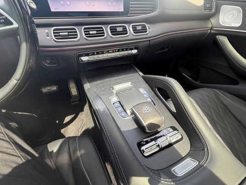 Used 2024 Mercedes-Benz Maybach GLS 600 4MATIC image 38