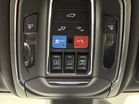 Used 2024 Jeep Grand Cherokee L Limited w/ Luxury Tech Group II image 29