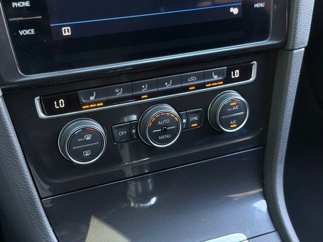 Used 2019 Volkswagen e-Golf SE FWD image 28