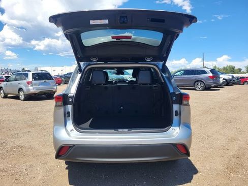Used 2023 Toyota Highlander XLE AWD/4WD image 27