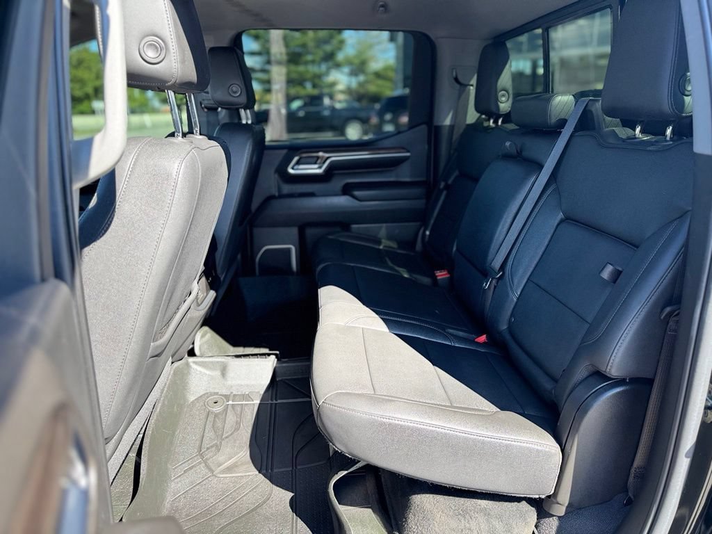 Used 2023 Chevrolet Silverado 1500 RST w/ Redline Edition AWD/4WD image 23