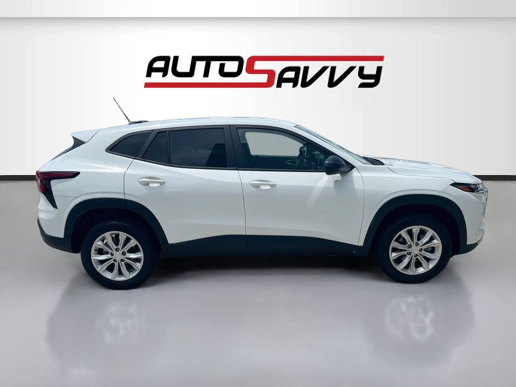 Used 2025 Chevrolet Trax LS w/ Driver Confidence Package FWD image 8