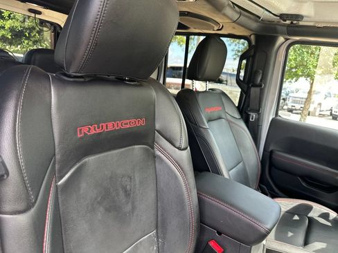Used 2020 Jeep Wrangler Unlimited Rubicon w/ Dual Top Group AWD/4WD image 36