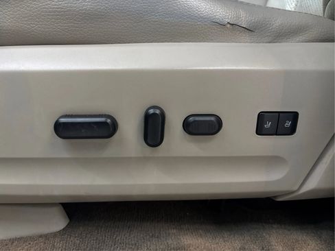 Used 2012 Ford Expedition Limited image 25