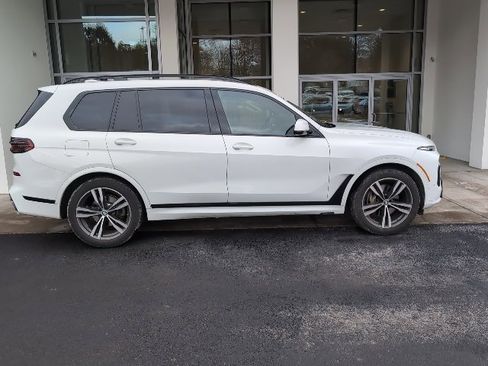 Certified 2024 BMW X7 xDrive40i w/ M Sport Package image 2