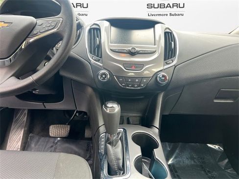 Used 2018 Chevrolet Cruze LT image 12