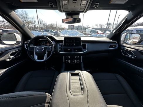 Used 2023 GMC Yukon XL SLE image 3
