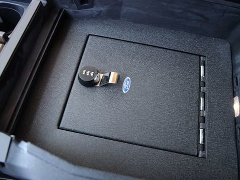 Used 2018 Ford Expedition Platinum RWD image 28