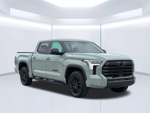 Used 2025 Toyota Tundra Limited AWD/4WD image 11