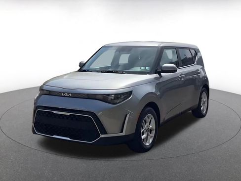 Used 2025 Kia Soul LX w/ LX Technology Package FWD image 7