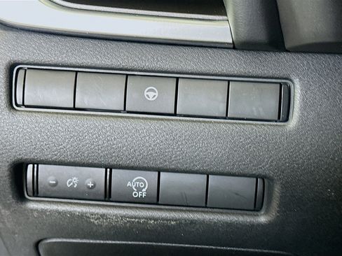 Used 2023 Nissan Rogue SV image 17