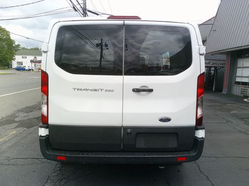 Used 2019 Ford Transit 250 130 Low Roof w/ Exterior Upgrade Package RWD image 4