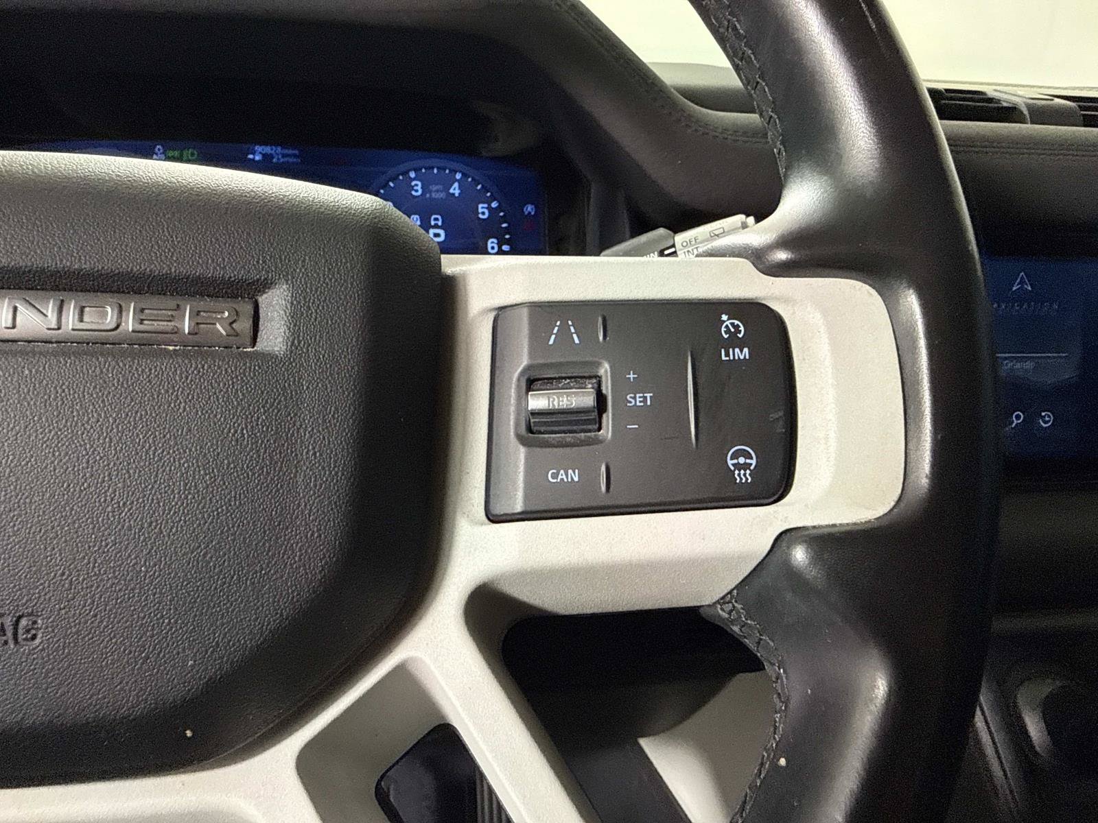 Used 2020 Land Rover Defender 110 SE AWD/4WD image 32