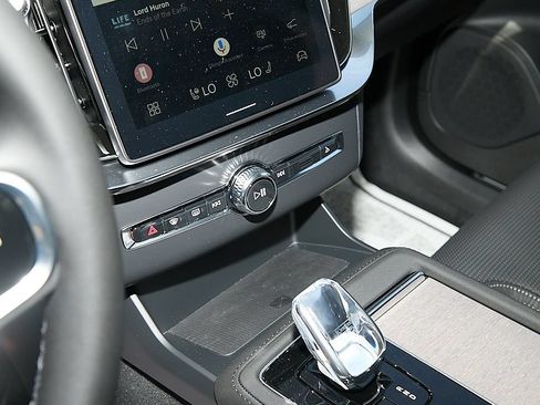 New 2026 Volvo XC90 T8 Ultra w/ Lounge Package AWD/4WD image 16