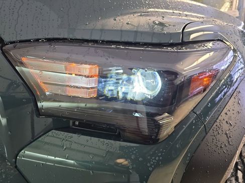 Used 2025 Toyota 4Runner TRD Off-Road Premium image 32