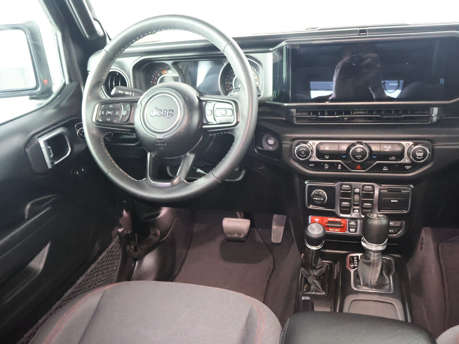 Used 2025 Jeep Wrangler Unlimited Rubicon AWD/4WD image 22