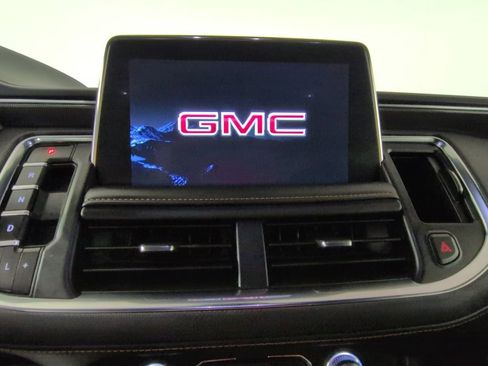 Used 2024 GMC Yukon XL AT4 w/ Technology Package AWD/4WD image 16