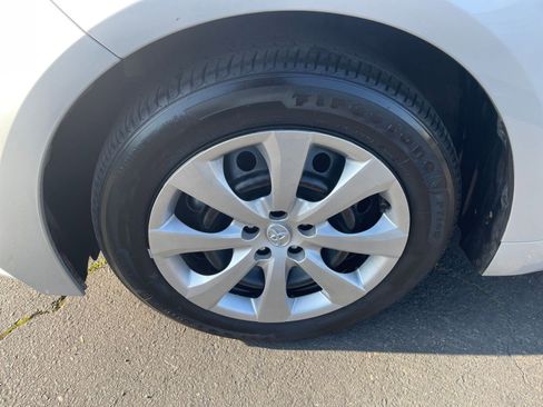 Used 2025 Toyota Corolla LE image 30