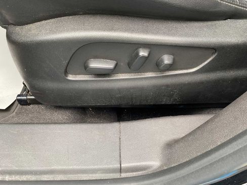Used 2023 Cadillac XT4 Luxury w/ Cold Weather Package FWD image 18