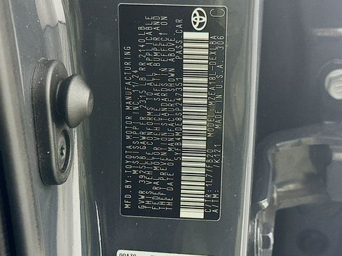 Used 2025 Toyota Corolla LE image 12