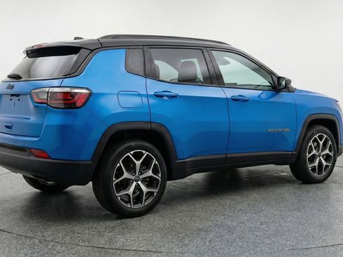 Used 2025 Jeep Compass Limited image 9