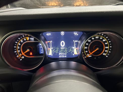 Used 2020 Jeep Gladiator Sport w/ Technology Group image 17