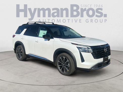 New 2026 Nissan Pathfinder Platinum image 1