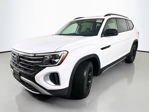 New 2026 Volkswagen Atlas Peak Edition AWD/4WD image 3