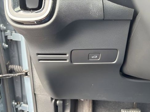 Used 2023 Volvo C40 P8 Recharge Ultimate w/ Protection Package Premier image 20