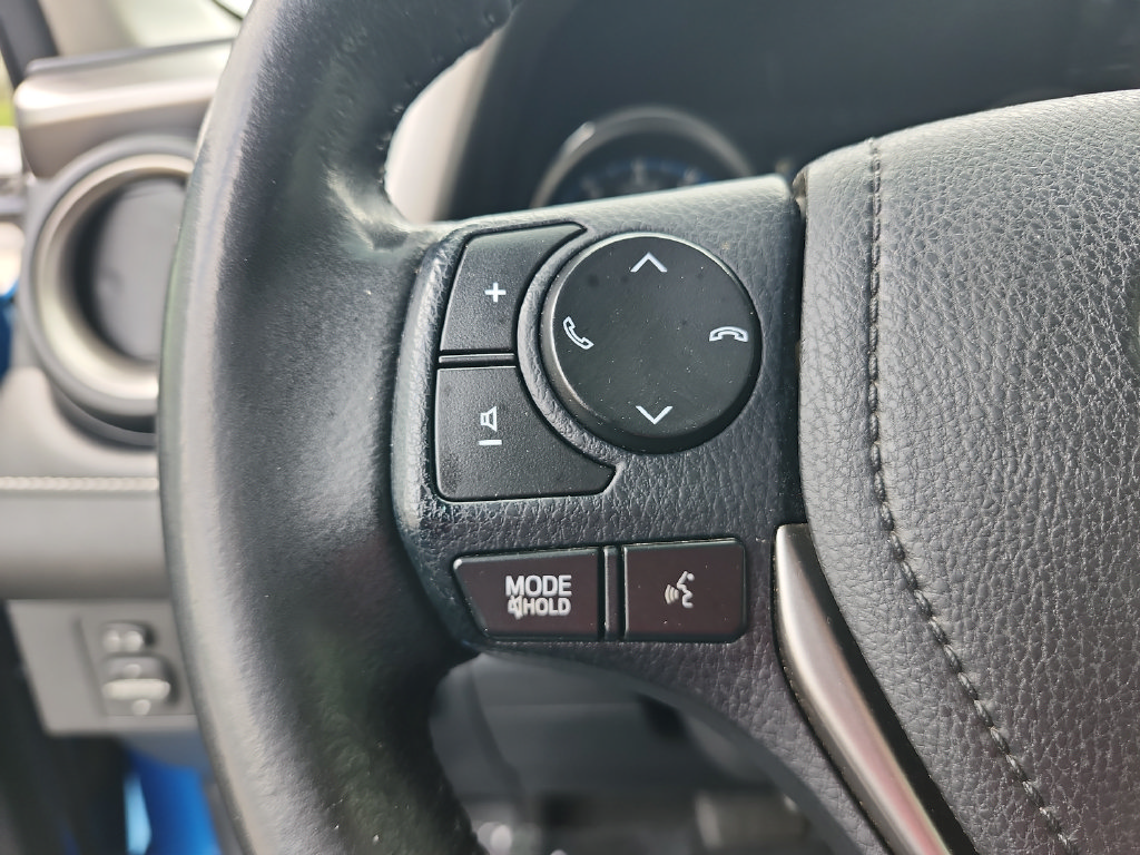 Used 2018 Toyota RAV4 Limited FWD image 33