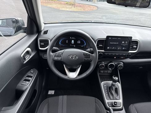 Used 2026 Hyundai Venue SEL FWD image 17