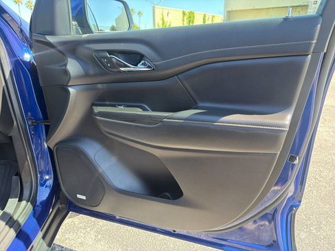 Used 2023 GMC Acadia SLT w/ Technology Package image 31