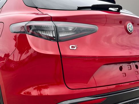 Used 2025 Alfa Romeo Stelvio Sprint AWD/4WD image 28