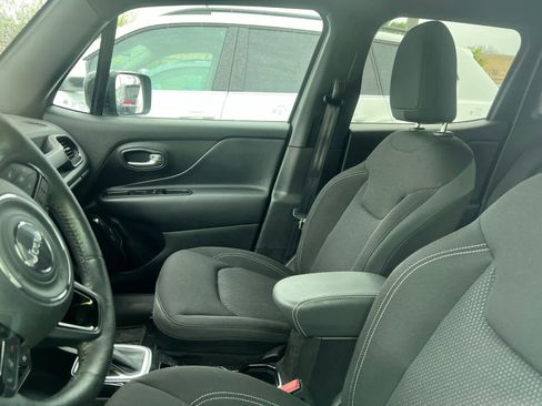Used 2022 Jeep Renegade Altitude w/ Convenience Group AWD/4WD image 5