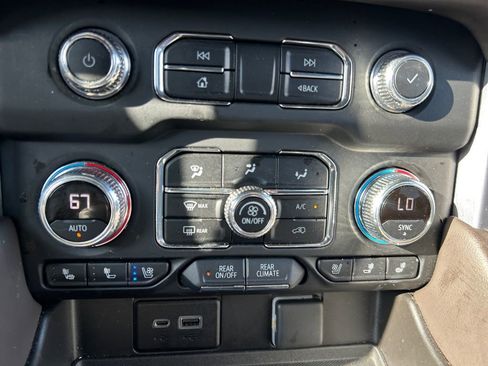 Used 2021 GMC Yukon XL SLT image 24