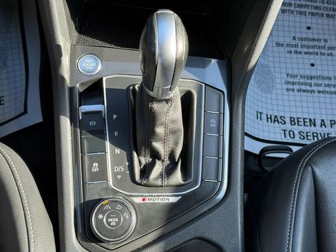 Used 2018 Volkswagen Tiguan SE AWD/4WD image 37