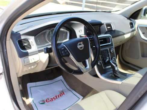 Used 2014 Volvo S60 T5 FWD image 10