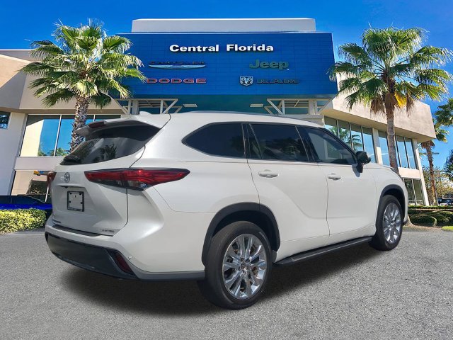 Used 2023 Toyota Highlander Limited FWD image 5
