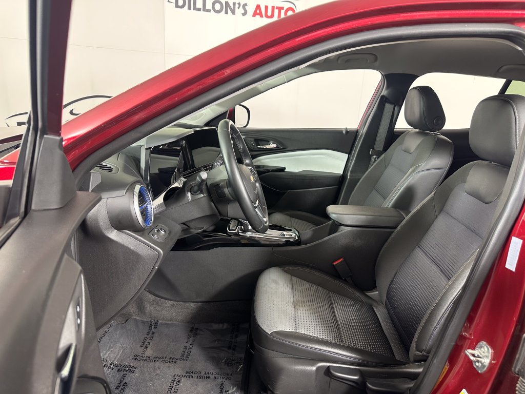 Used 2025 Chevrolet Trax LT w/ LT Convenience Package FWD image 14